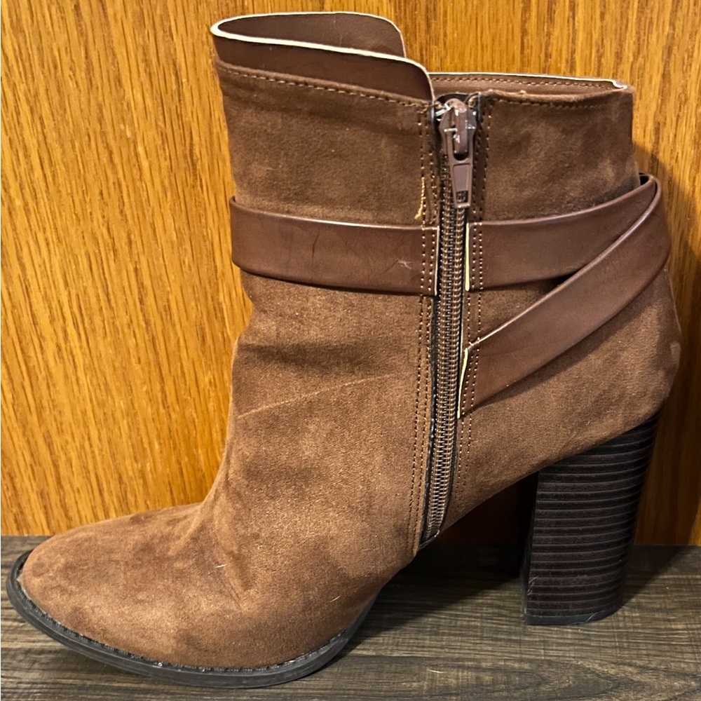 Just fab, size 11 brownish red boots with zipper on inside. Buckle on outside.